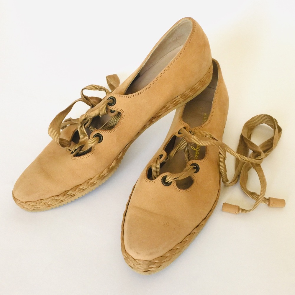 Rare find. Salvatore Ferragmo shoes in camel suede